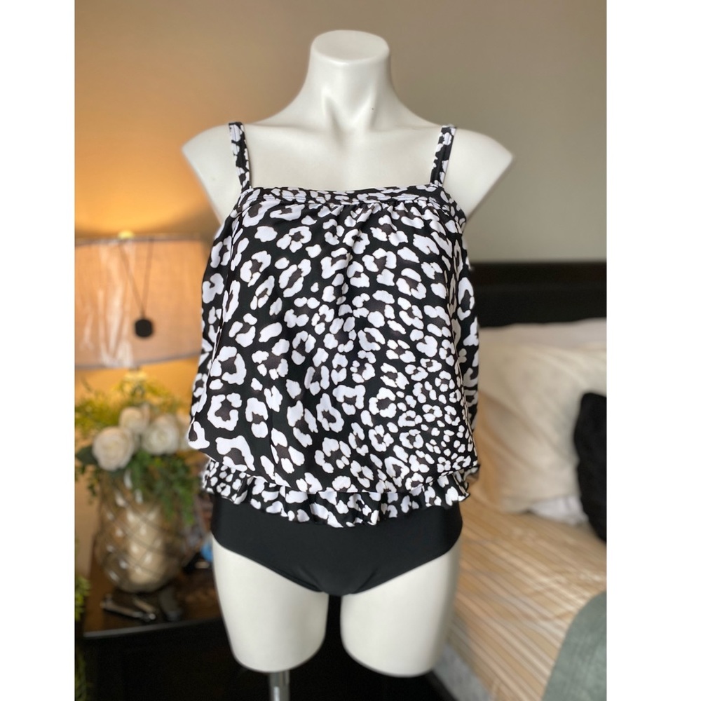 Silhouette Solutions Women’s 1 Piece Swimsuit Black & White Animal Print